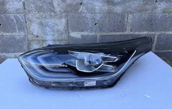 KIA Pro Cee'd III Headlight/headlamp 92101J7100