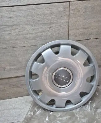 Audi A6 S6 C5 4B R16 wheel hub/cap/trim 4B0601147C