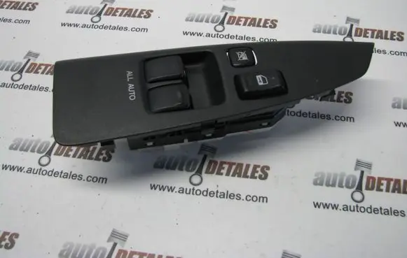Toyota Corolla Verso E121 Electric window control switch 8404013051