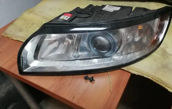 Volvo V50 Headlight/headlamp 31265698 0301237271 LE06A6152X