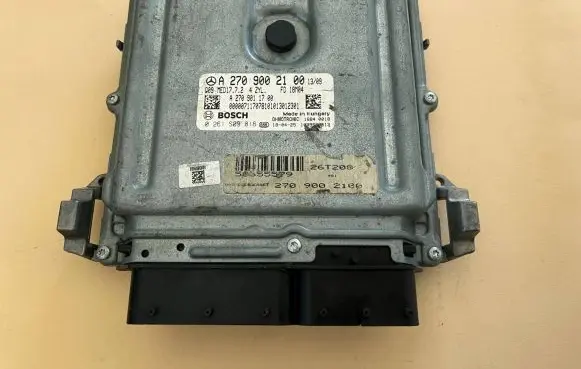 Mercedes-Benz A W176 Engine control unit/module A2709002100 0261S09816