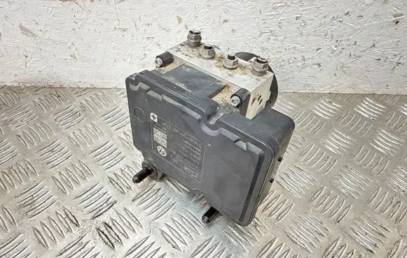 Volkswagen Golf VI ABS Pump 1K0907379BJ 1K0614517DE 10096103523
