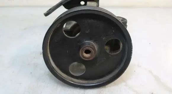 Renault Megane II Power steering pump