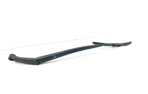 Toyota RAV 4 (XA40) Front wiper blade arm