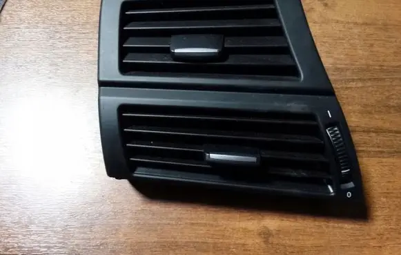 BMW X5 E70 Dash center air vent grill 92277677161803