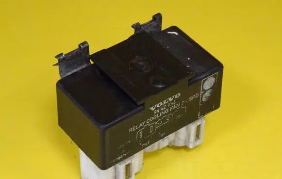 Volvo 850 Coolant fan relay 9442933