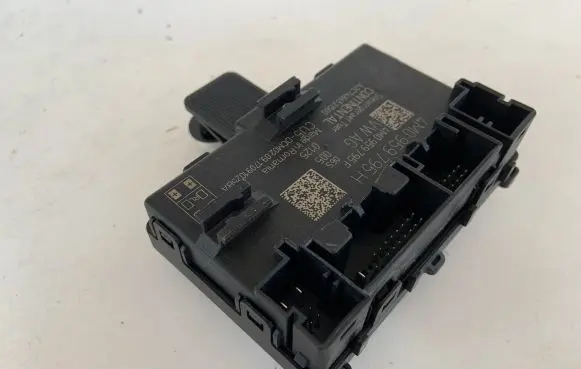 Audi Q7 4M Door control unit/module 4M0959795H 4M0959795F