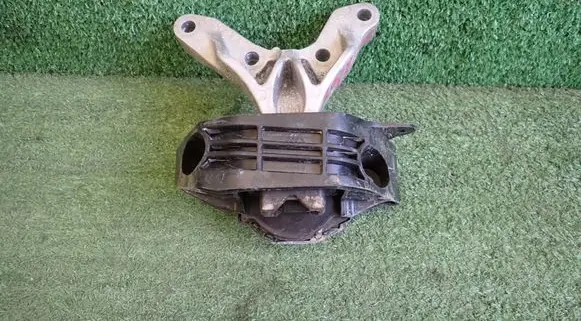 Peugeot 2008 II Engine mount vacuum valve