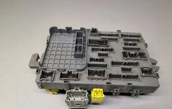 Honda Accord Fuse module PPT20GF10