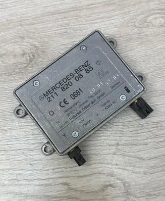 Mercedes-Benz E W211 Aerial antenna amplifier 2118200885 09702112