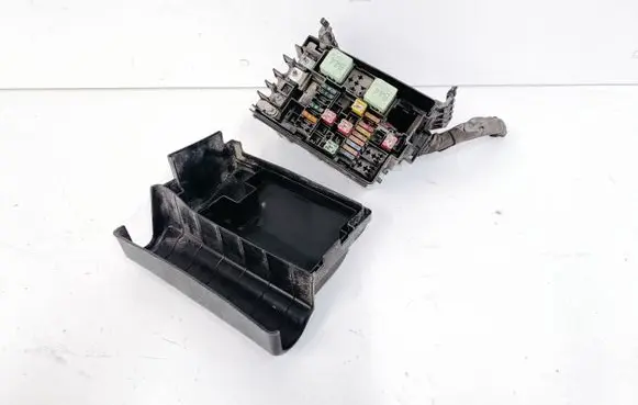 Volkswagen Jetta VI Fuse box set 5C0937132A