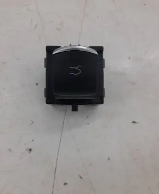 Alfa Romeo Stelvio Tailgate/trunk/boot open switch 01561170210