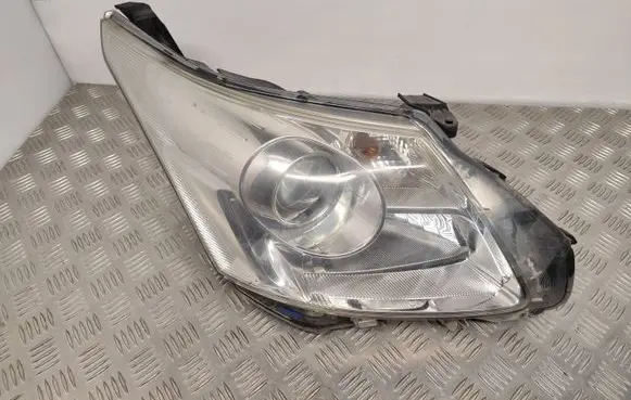 Toyota Avensis T270 Headlight/headlamp 8112605310