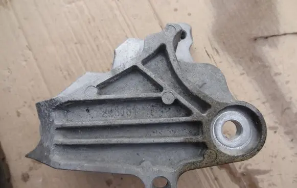 Opel Insignia B Gearbox mounting bracket 23508181