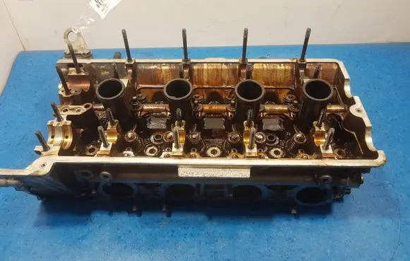 BMW 7 E38 Engine head 7506404
