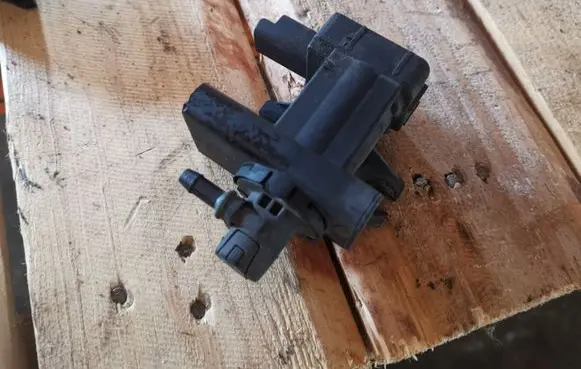Citroen C5 Turbo solenoid valve 9660693180