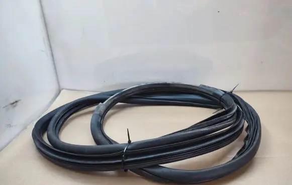 Hyundai Santa Fe Rear door rubber seal (on body) 