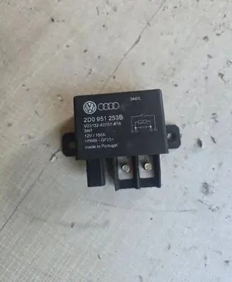 Volkswagen Touareg I Fuse module 2D0951253B 12V150A 23132A2001316