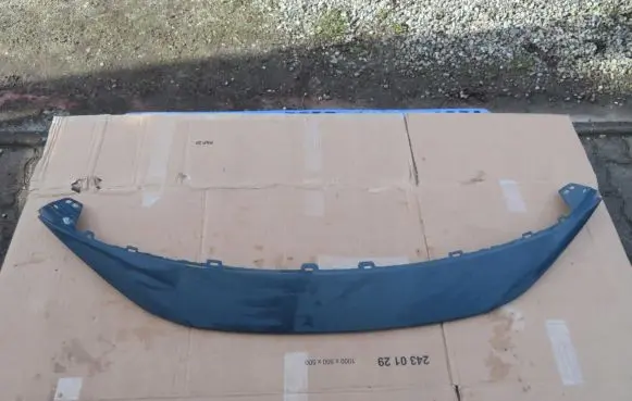 Rear bumper trim bar molding