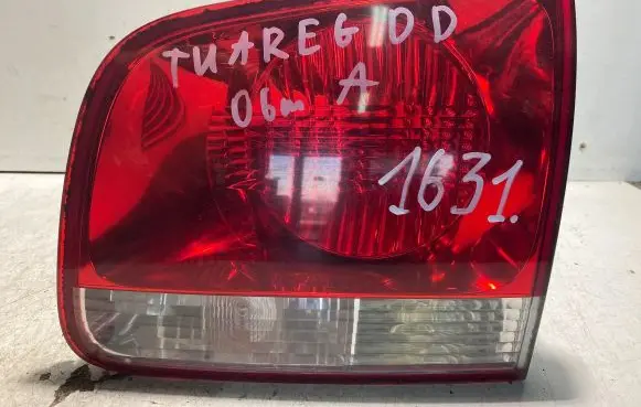 Volkswagen Touareg I Tailgate rear/tail lights 28268003