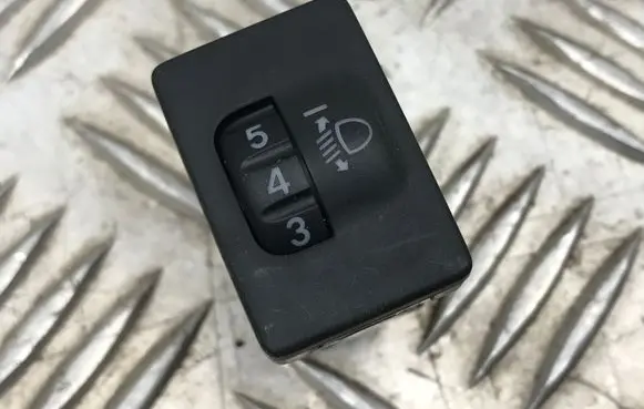 Lexus CT 200H Headlight level height control switch 134202