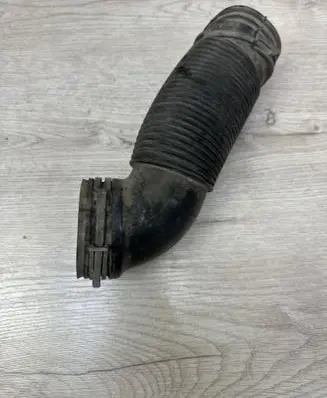Skoda Octavia Mk2 (1Z) Air intake hose/pipe 1K0129684B
