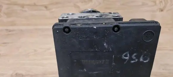 Volvo V70 ABS Pump 30714956 30714952