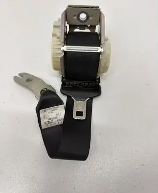 BMW 5 E60 E61 Rear seatbelt 33061260