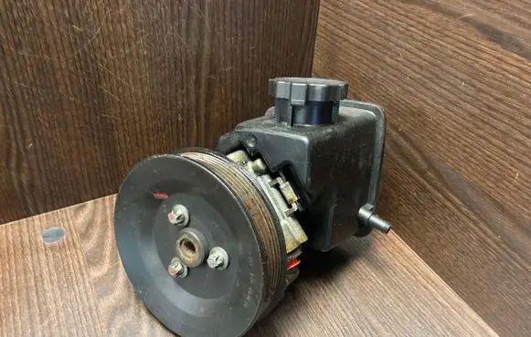 Mercedes-Benz Sprinter W901 W902 W903 W904 Power steering pump 6042360010