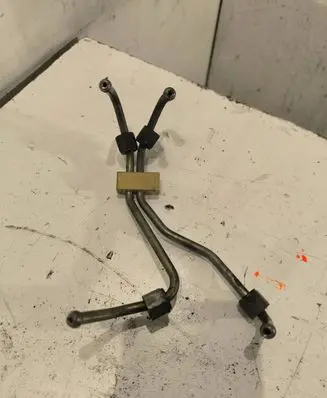 Volvo V70 Fuel line pipe