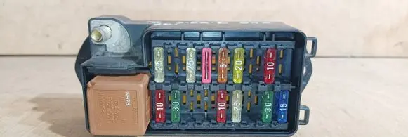 Jaguar XJ X300 Fuse module LNA2800JB 2800JB 51815700