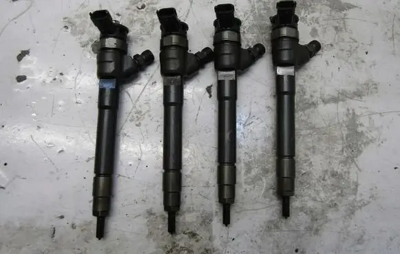 Nissan X-Trail T32 Fuel injectors set 0445110546