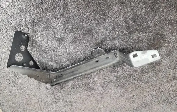 Maserati Grecale Fender mounting bracket