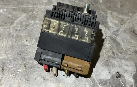Nissan Murano Z50 Battery relay fuse 