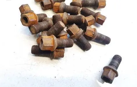 Volkswagen Golf V Nuts/bolts 