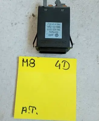 Volkswagen PASSAT B5 Hazard light switch 3B0953235D