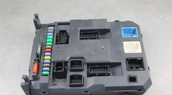 Citroen C3 Fuse module 9666952280