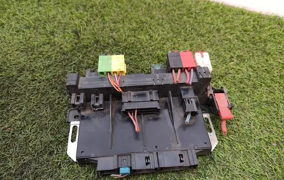 Mercedes-Benz S W220 Fuse module A0285458132 05045132 04513234993099
