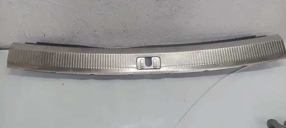 Trunk/boot sill cover protection
