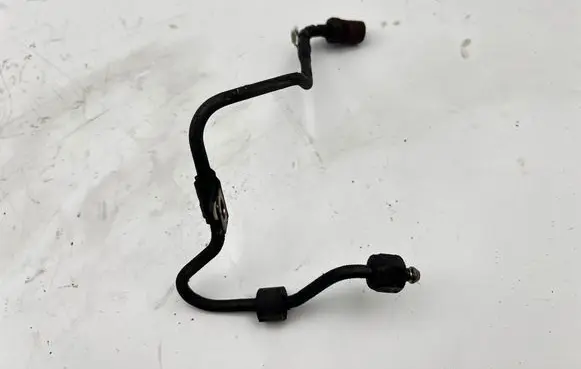 Toyota Land Cruiser (J120) Fuel injector supply line/pipe