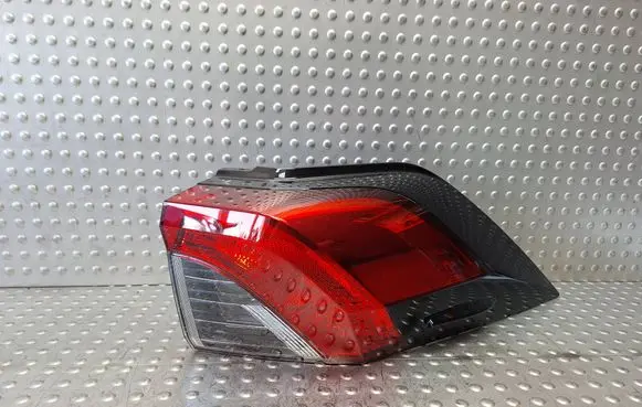 Toyota RAV 4 (XA50) Rear/tail lights 81550-42230