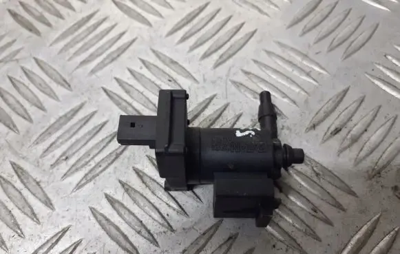 Mercedes-Benz C W203 Valve vacuum A2038000178