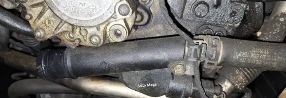 Volkswagen PASSAT B6 Engine coolant pipe/hose