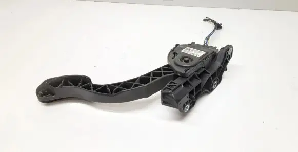 Volvo V70 Accelerator throttle pedal 6G929F836BD