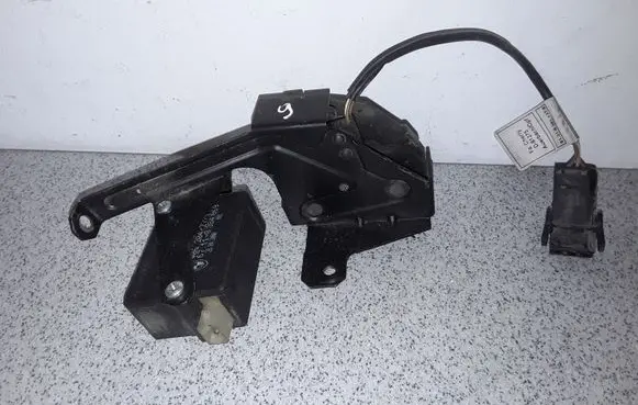 BMW 5 E39 Tailgate window lock/catch/latch 8238469 8384069