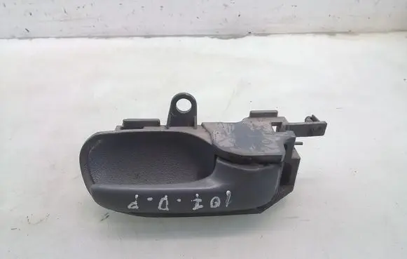 Peugeot 107 Front door interior handle