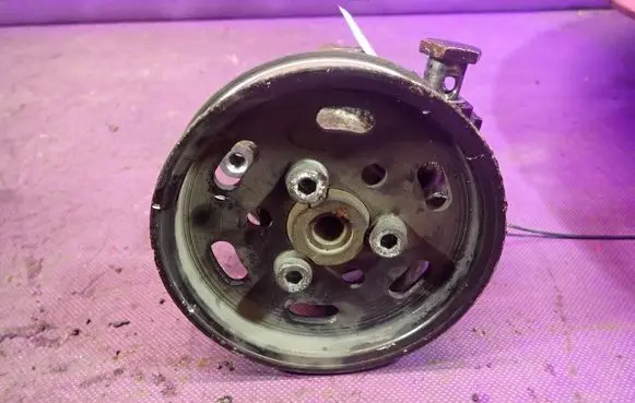 Volkswagen Golf IV Power steering pump
