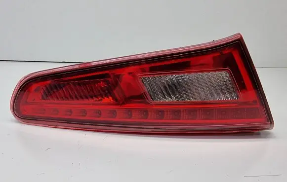 Alfa Romeo Giulietta Tailgate rear/tail lights 50513401