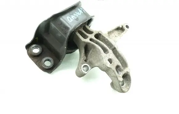 Engine mount vacuum valve