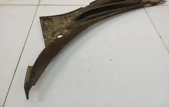 Dodge Stratus Wiper trim